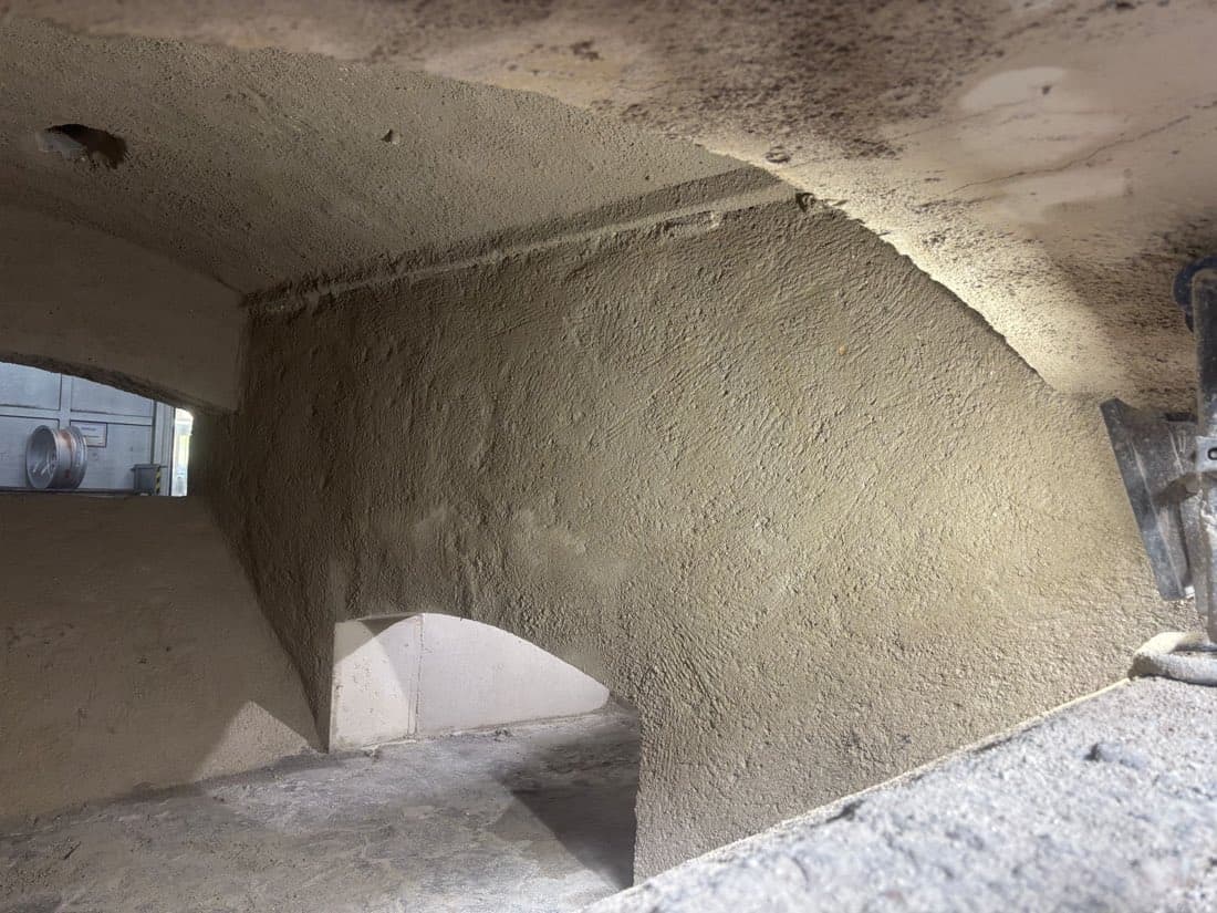 Relining of a chip melting furnace in aluminium recycling