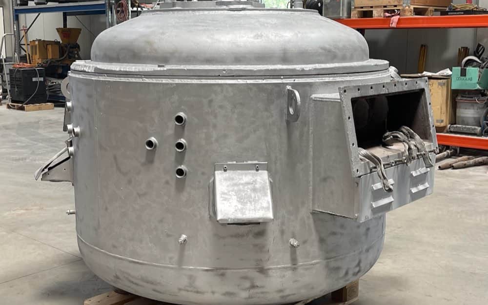 Vollständig instandgesetzter Niederdruckgießofen für Aluminium vor der Rückgabe an den Kunden