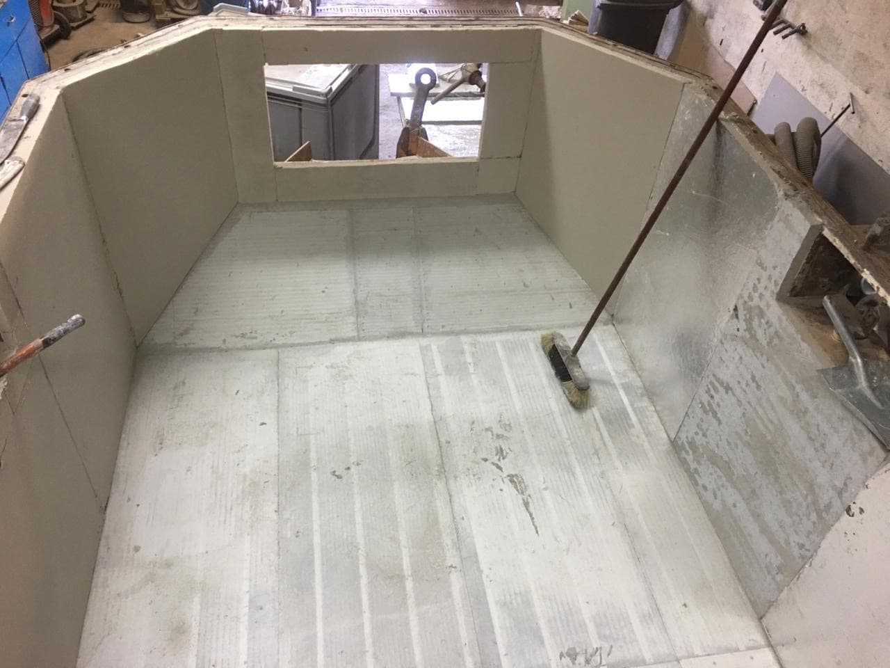 Instandgesetzter Dosierofen nach Teilreparatur durch SBS Refractory Service
