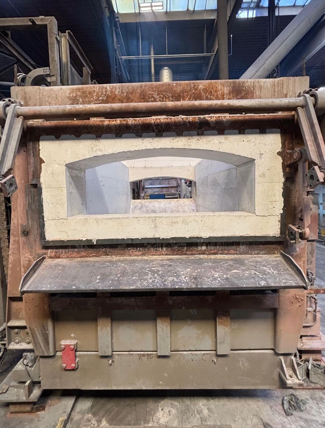 Komplette Neuzustellung eines Aluminium-Schmelzofens